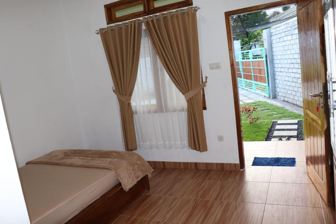 Room 212 Kuta  Buitenkant foto