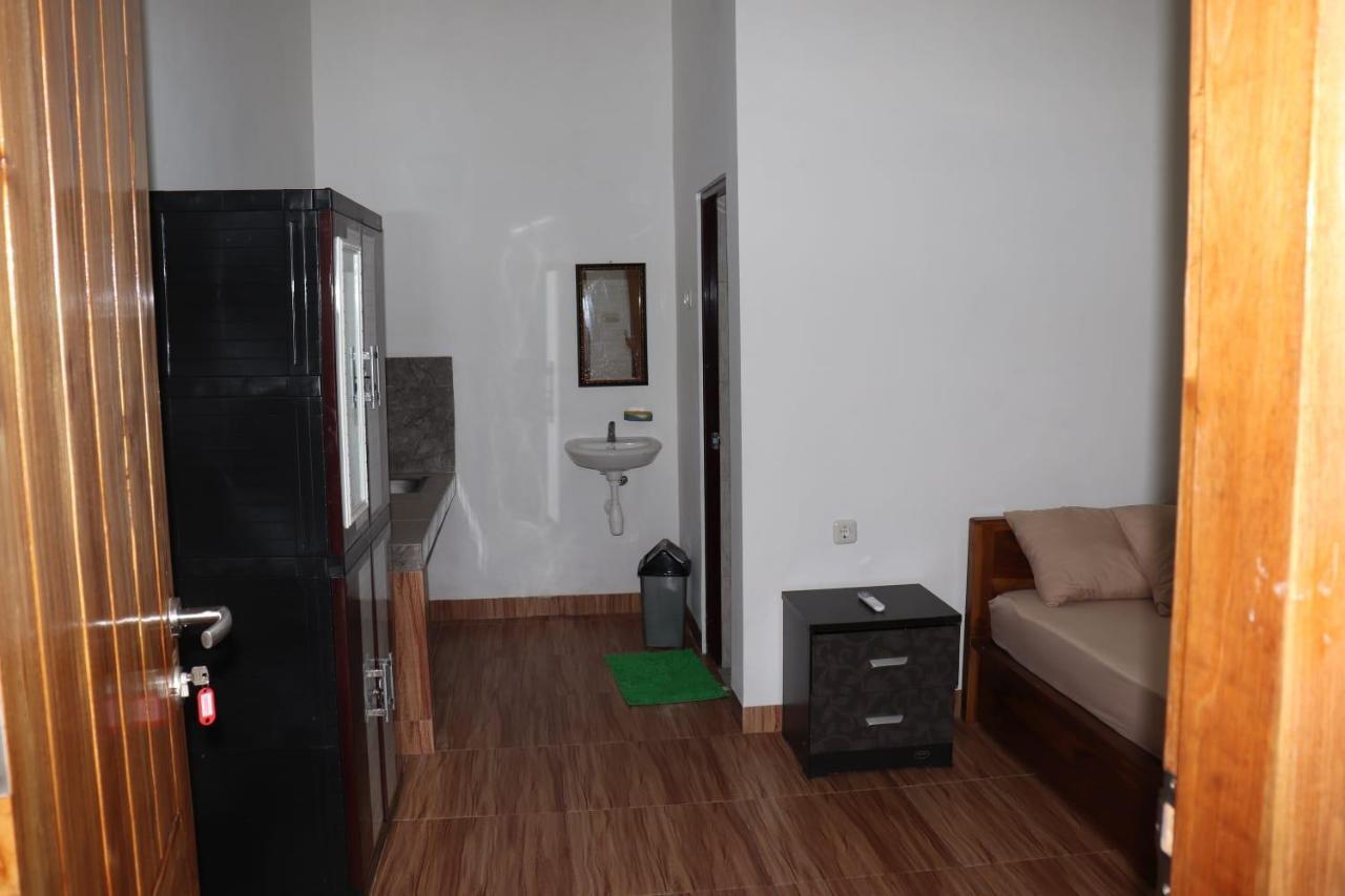 Room 212 Kuta  Buitenkant foto